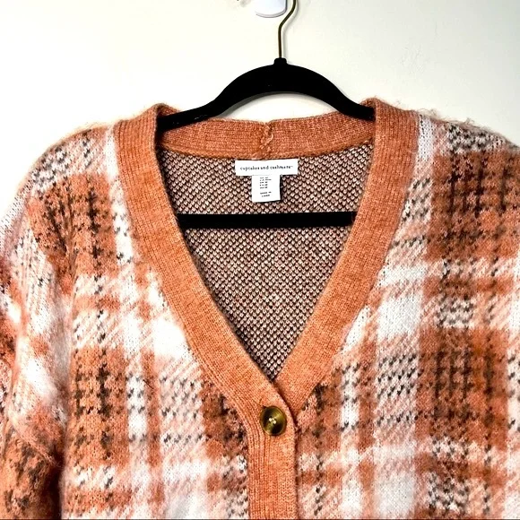 Cupcakes & Cashmere Fuzzy Cropped Pink Plaid Cardigan size Medium Oversize Loose - Picture 3 of 5